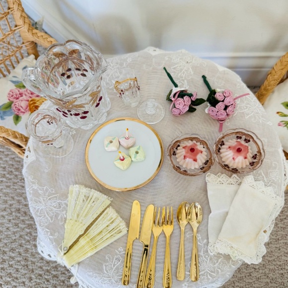 Pleasant Company American Girls Samantha's Birthday Table Chairs +
Lemonade Set - Picture 7 of 7